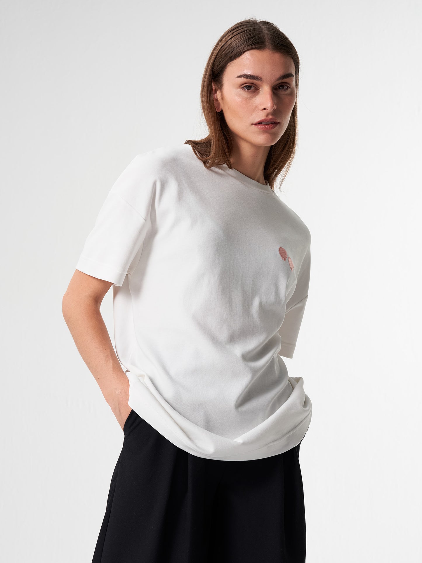 pinqponq-Tshirt-Unisex-Pointilism-Dandelion-White-model-front