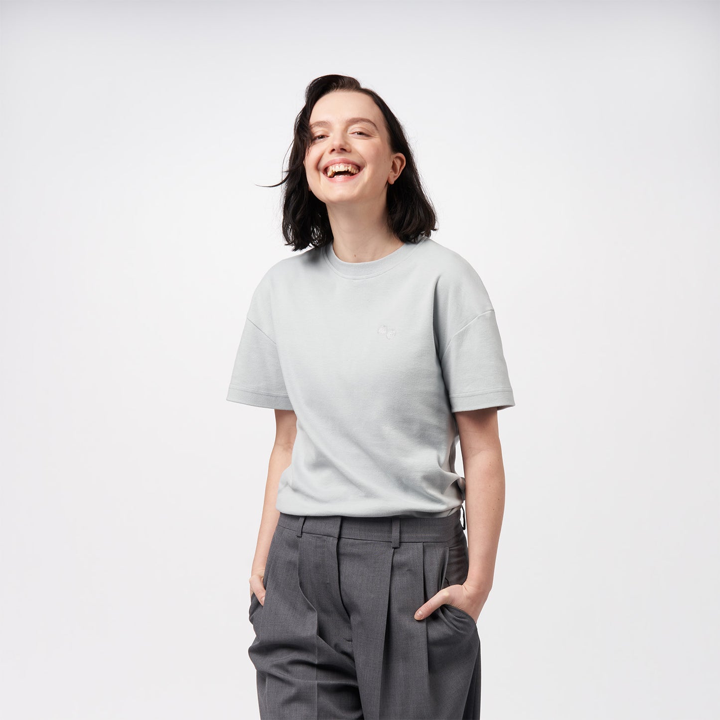 pinqponq-T-Shirt-Unisex-Iced-Grey-model-front