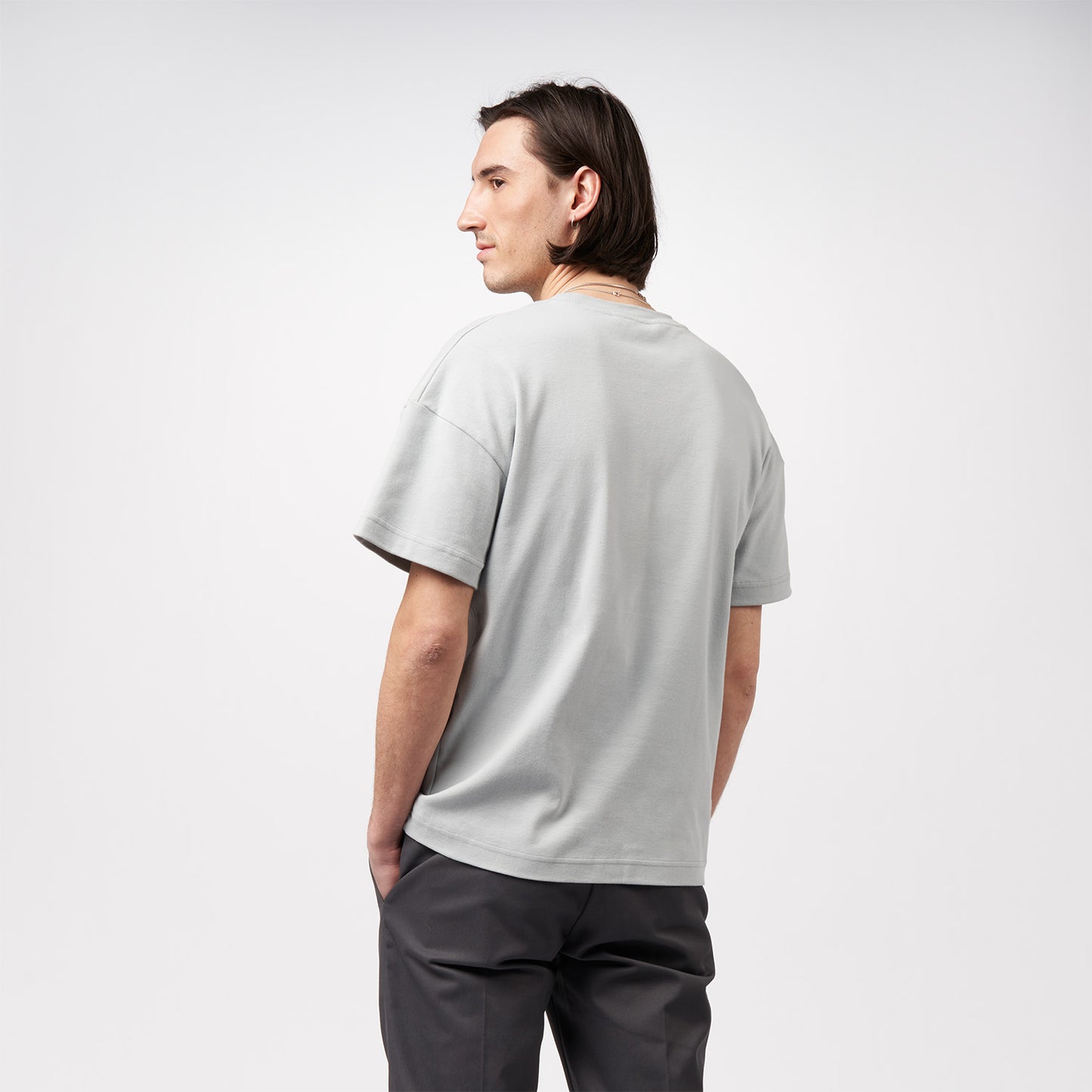 pinqponq-T-Shirt-Unisex-Iced-Grey-model-back