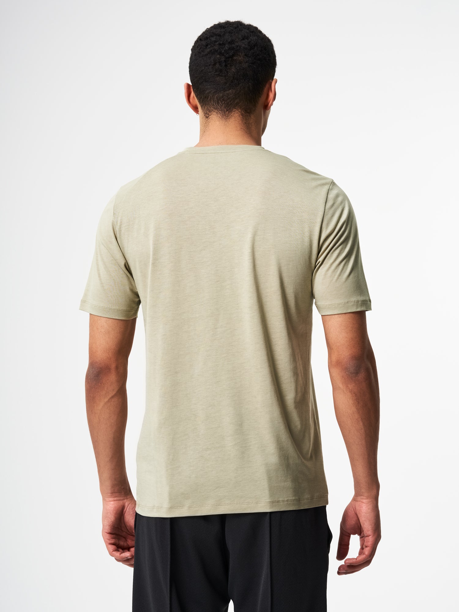 pinqponq-Tshirt-Tencel-Cotton-Men-Iconic-Wooden-Olive-model-back