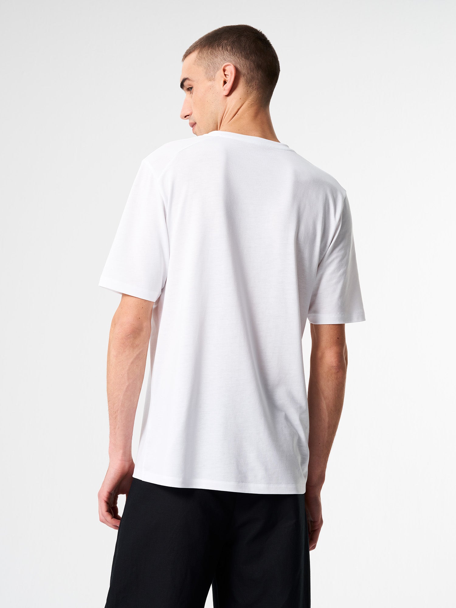 pinqponq-Tshirt-Tencel-Cotton-Men-Iconic-Wooden-White-model-back