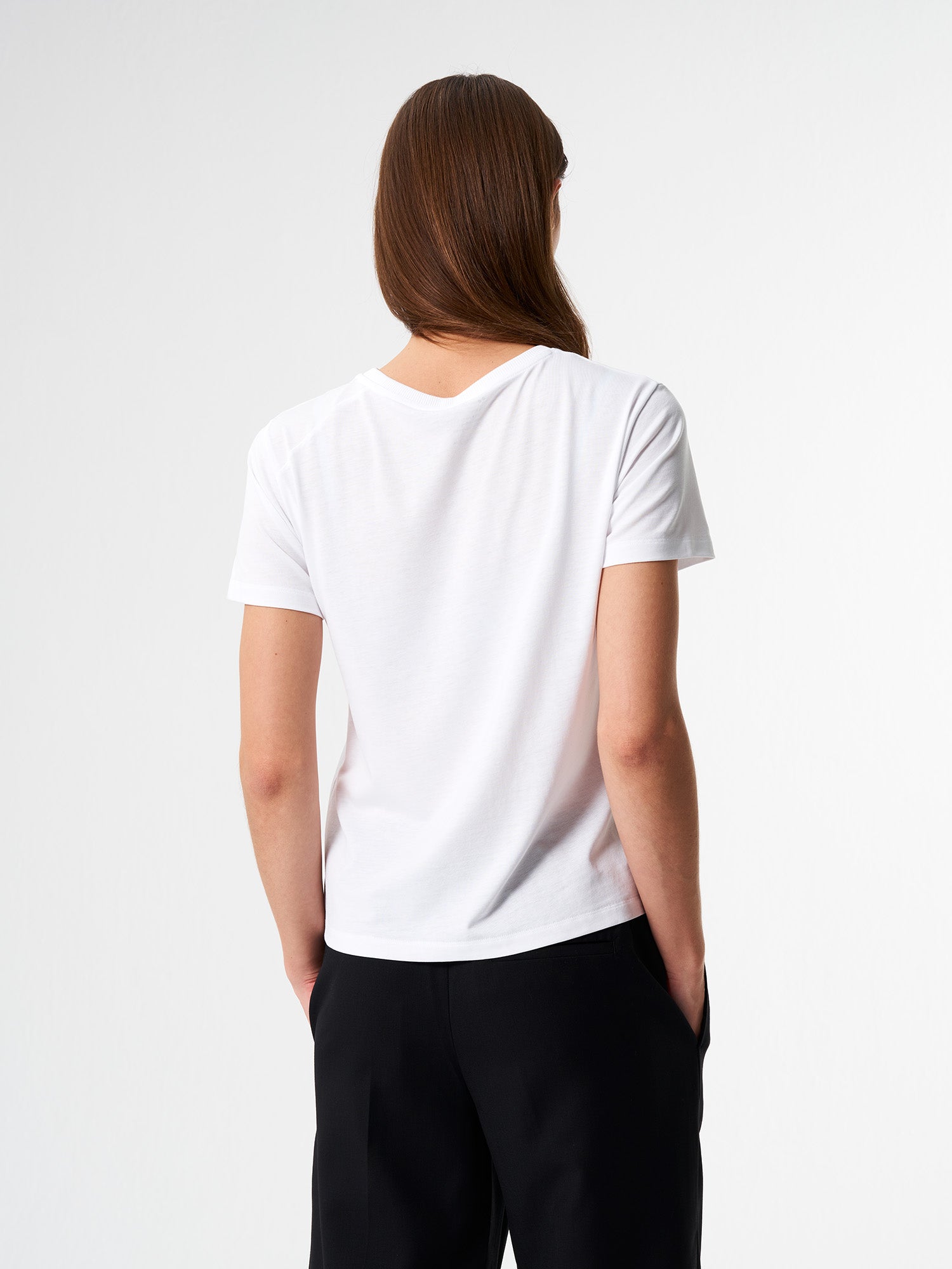 pinqponq-Tshirt-Tencel-Cotton-Women-Tone-Wooden-White-model-back