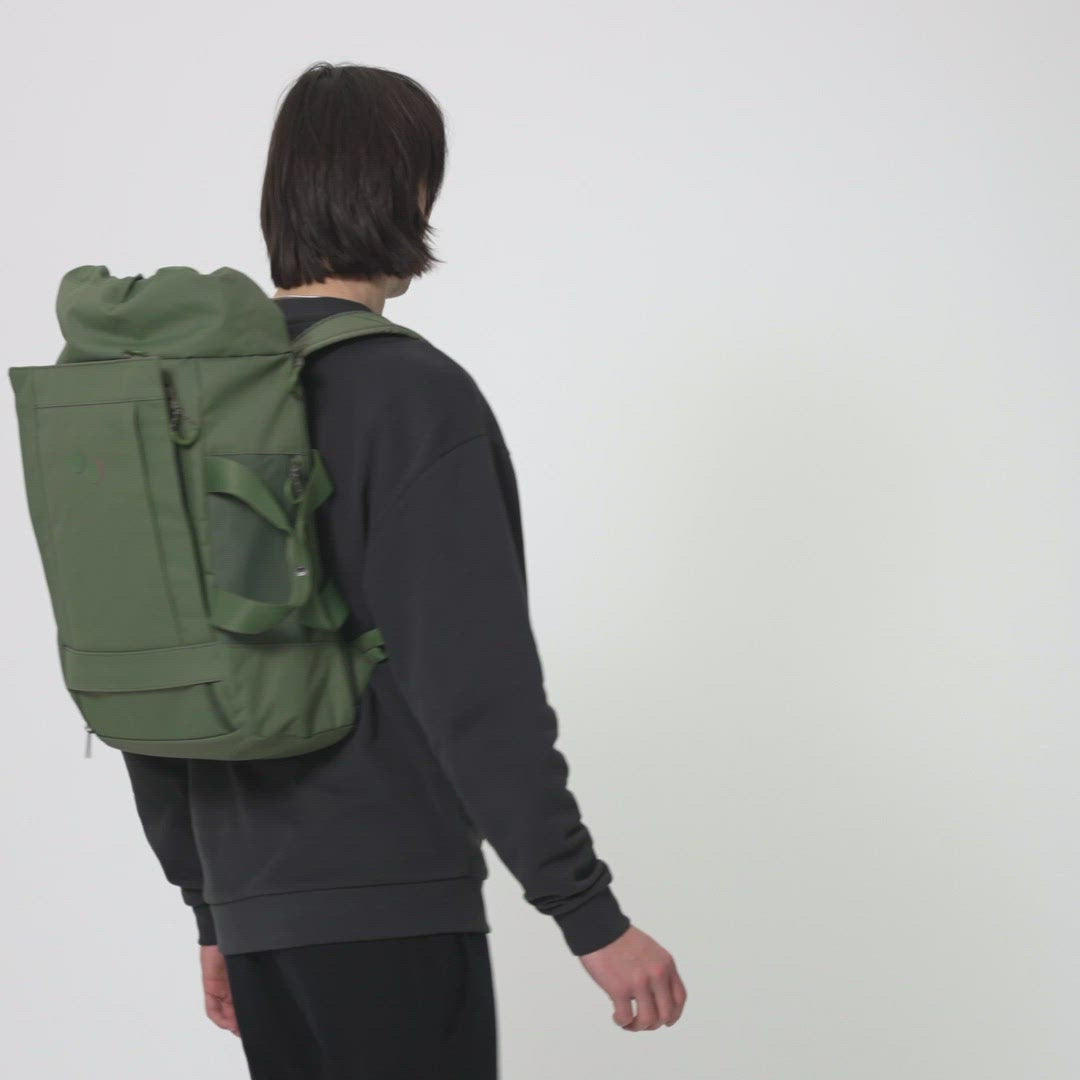 pinqponq-backpack-Blok-Medium-Forester-Olive-model-video