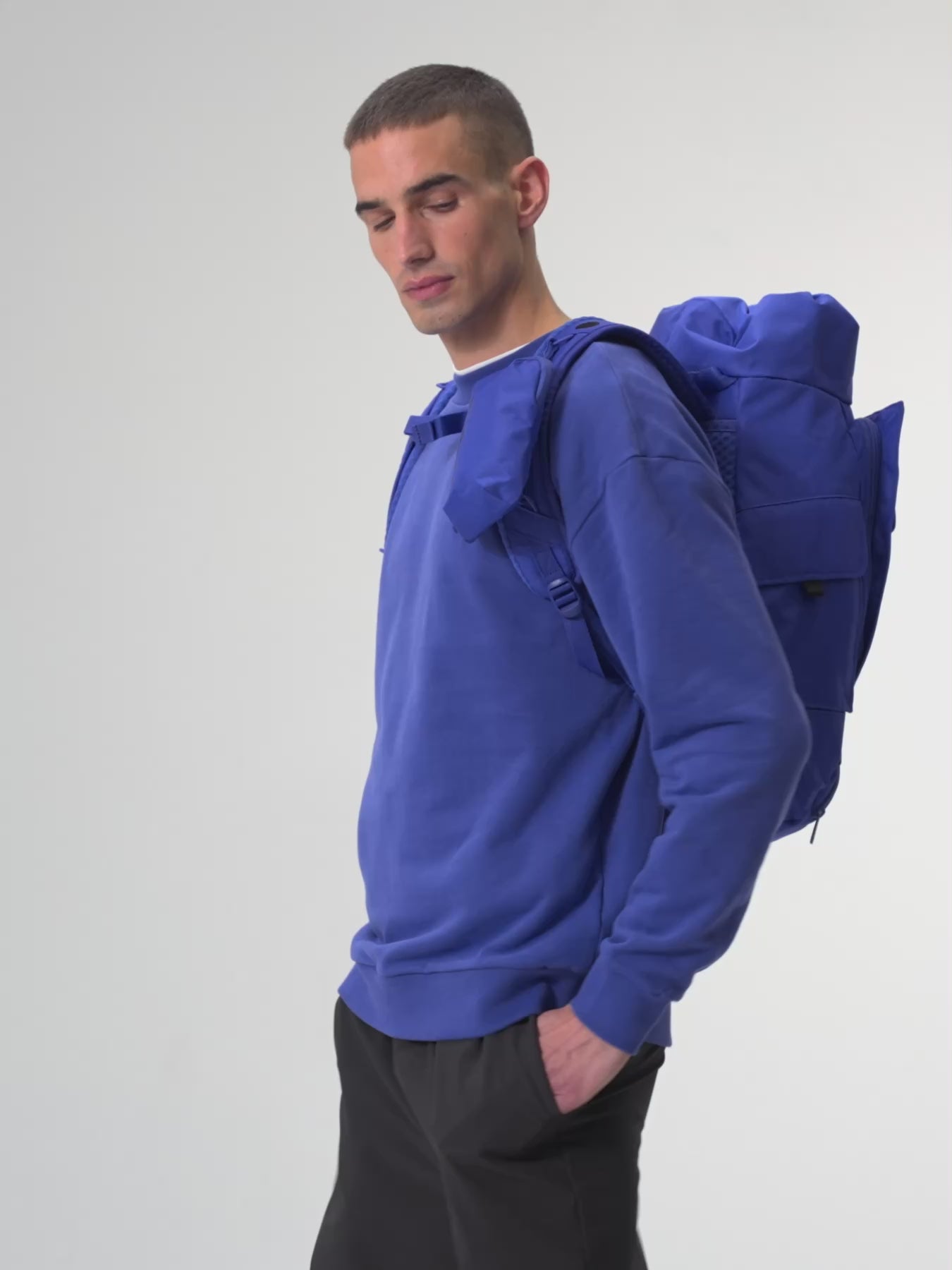 pinqponq-Blok-Medium-Construct-Poppy-Blue-model-video